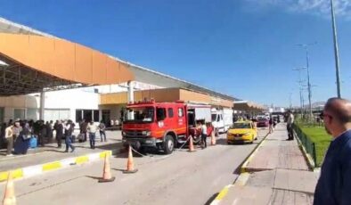 Van Ferit Melen Havalimanı’nda yangın paniği: Seferler durduruldu