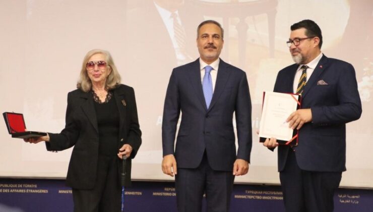 Bakan Fidan’dan Büyükelçi Tufan’a üstün hizmet madalyası