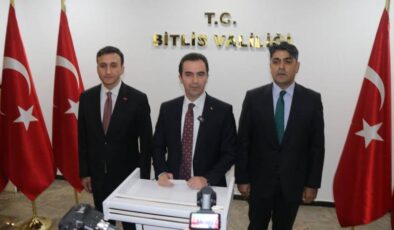 Bitlis’in yeni valisi Ahmet Karakaya görevine başladı