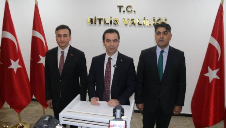 Bitlis’in yeni valisi Ahmet Karakaya görevine başladı