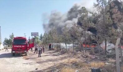 Şanlıurfa’da fabrika yangını: 3 işçi dumandan etkilendi