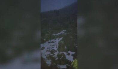 Cilo Dağı’nda kar yağışı altında zorlu zirve tırmanışı