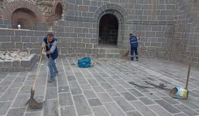Diyarbakır surlarında kapsamlı temizlik çalışması başlatıldı
