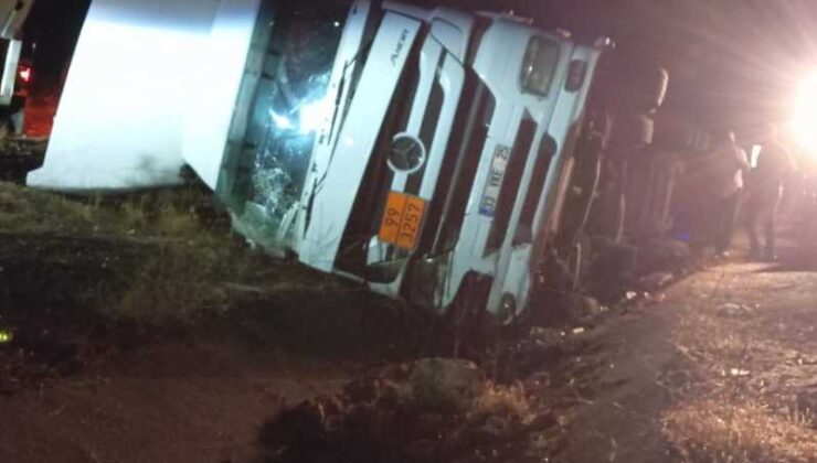 Diyarbakır’da direksiyon hakimiyetini kaybeden tanker devrildi