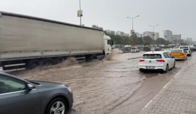 Diyarbakır’da sağanak yağış hayatı olumsuz etkiledi