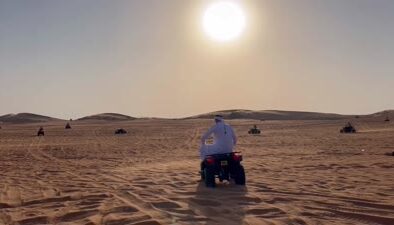 Dünyanın en uzun adamı Sultan, Dubai’de ATV ile çöl safarisi yaptı