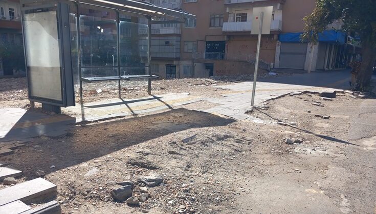 Engelli vatandaşlar Otobüs durağında zorlanıyor
