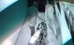 Elazığ’da binadan motosiklet çalındı, hırsızlık kamerada
