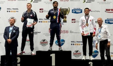 Elazığlı sporcular Dünya Kick Boks Şampiyonası’ndan 2 madalya ile döndü