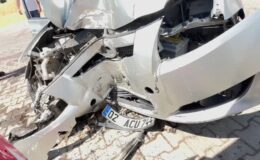 Elektrik direğine çarpan otomobilin sürücüsü öldü
