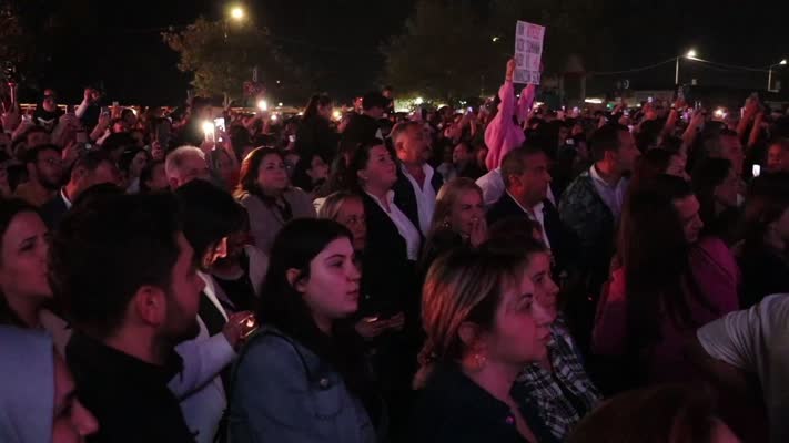 Emir Can İğrek, coşkulu bir konser verdi