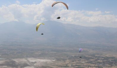 Erzincan’da Yamaç Paraşütü Şampiyonası başladı