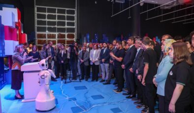 Gaziantep’te Yapay Zeka ve Dijital Yaşam sergisine robot Ada damga vurdu
