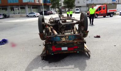 Hafif ticari araçla çarpışan üç tekerlekli motosiklet sürücüsü öldü