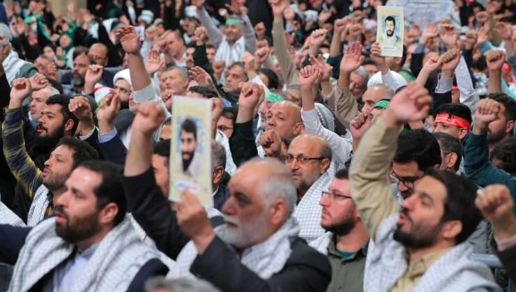 Hamaney: “Hizbullah komutan kaybetse bile diz çökmeyecek”