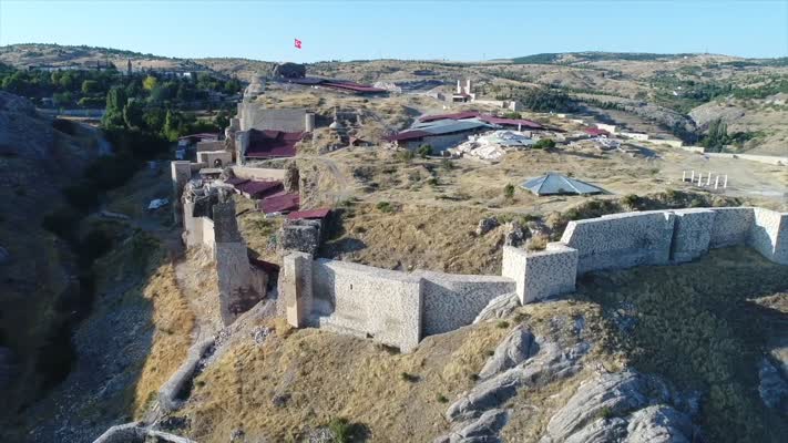 Harput Kalesi’nde bulunan 1000 yıllık sanayi objeleri sergilenecek