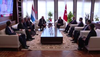 Hazine ve Maliye Bakanı Şimşek, Lüksemburg Maliye Bakanı Roth ile görüştü