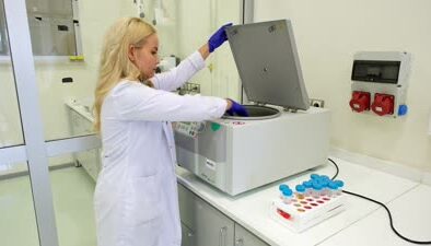 Hitit Üniversitesi zedelenmiş elmadan doğal boya üretti.