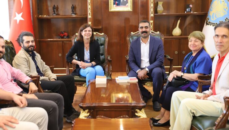 Diyarbakır Tabip Odası yöneticileri Belediyede ağırlandı