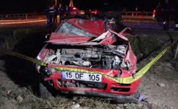İki otomobilin çarpışması sonucu 2 kişi öldü, 3 kişi yaralandı