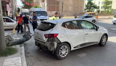 İki otomobil çarpıştı: bir kişi yaralandı