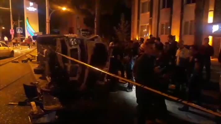İşçi servisiyle otomobil çarpıştı, 1 ölü 14 yaralı