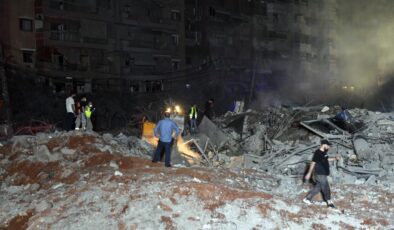 İsrail, Beyrut’a  gece boyu saldırılar düzenledi
