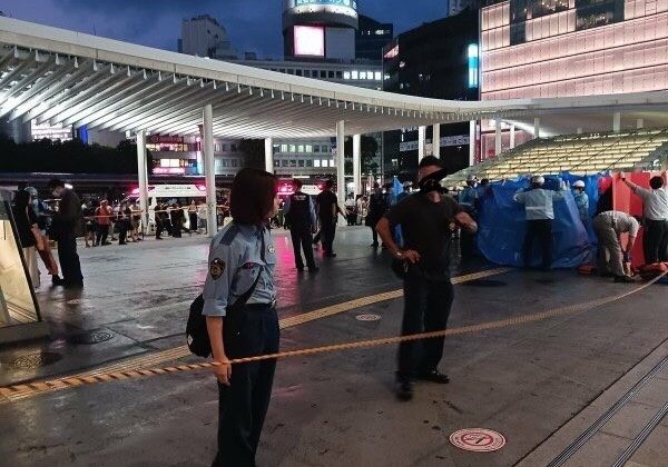 Japonya’da intihar eden lise öğrencisi yayanın üzerine düştü