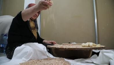 Kadın girişimci, ev hanımlarıyla yöresel hamur işlerine can veriyor
