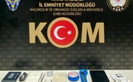 Sürücü kursu sınavında kopyacılar suçüstü yakalandı