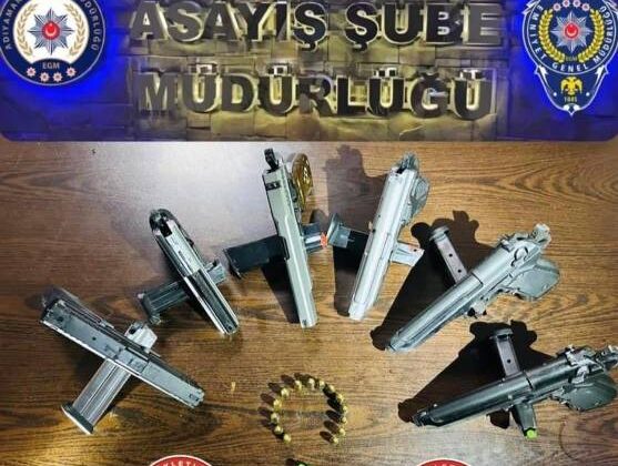 Kahta’da şüpheli şahısların üzerinden 6 tabanca ele geçirildi