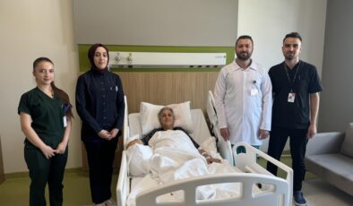Kalın bağırsak kanseri hasta doğal delik cerrahisiyle sağlığına kavuştu