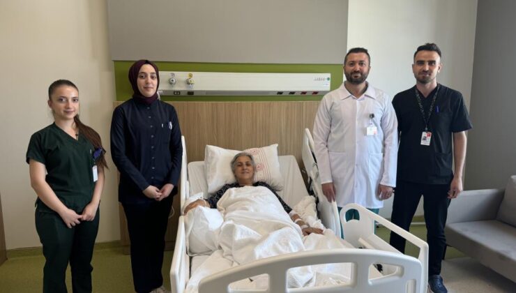 Kalın bağırsak kanseri hasta doğal delik cerrahisiyle sağlığına kavuştu
