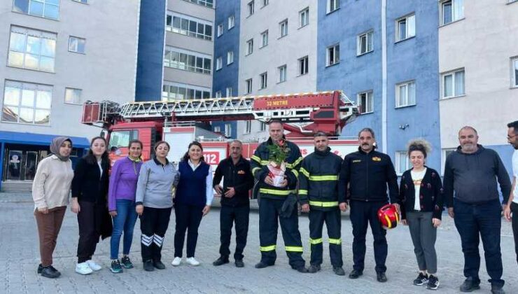 Kars’ta yurt öğrencilerinden itfaiyecilere anlamlı sürpriz