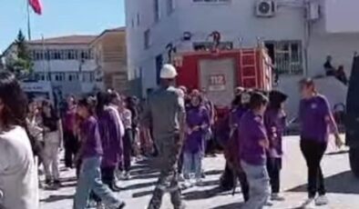 Mardin’de okul bahçesindeki trafo patladı, alevlere teslim oldu