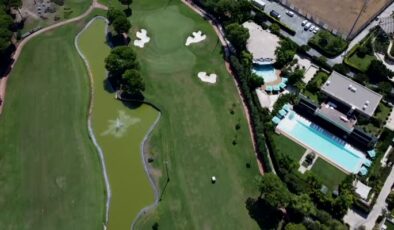 Milyon dolarlık golf sahalarının bakımı özenle yapılıyor