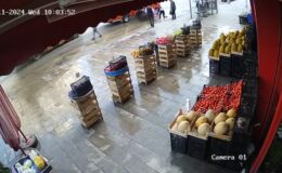 Minibüsün açık kalan kapısından düşen kadın yaralandı