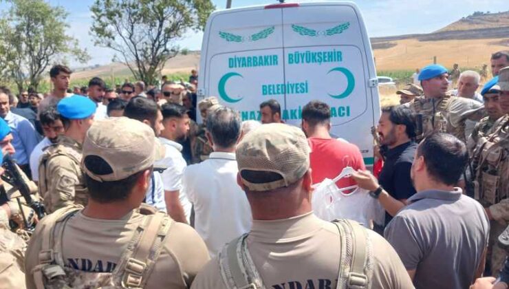 Narin’in cenazesi defnedilmek üzere mezarlığa getirildi