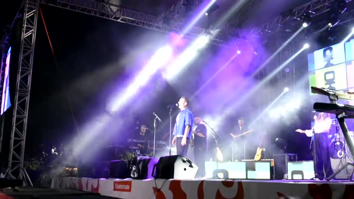 Oğuzhan Koç, coşkulu bir konserle hayranlarıyla buluştu