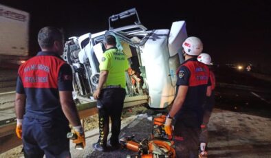 Şanlıurfa’da yakıt tankerinin devrilmesi sonucu sürücü hayatını kaybetti