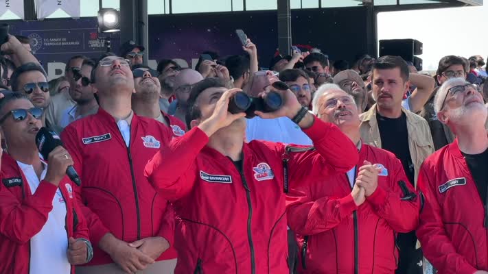 Selçuk Bayraktar, TEKNOFEST 2024’te roket yarışmasını izledi