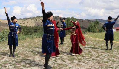 Şenkaya’da bal festivali coşkuyla kutlandı