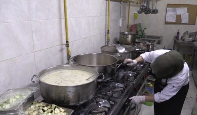 Hatay Gastronomi Evi’nde serinleten soğuk buğday çorbası tanıtıldı