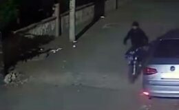 Siverek’te motosiklet hırsızlığı güvenlik kamerasına yansıdı