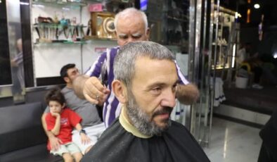 Son tıraşını yaparak mesleğe veda eden ustanın malzemeleri müzede sergileniyor