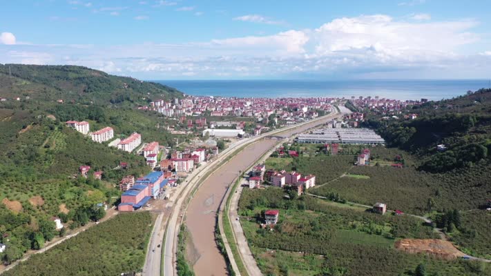 Araklı’daki taşkın sonrası temizlik çalışmaları havadan görüntülendi
