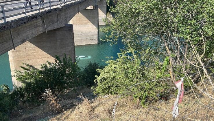 Tunceli’de araç baraj gölüne uçtu, 4 kişilik aile kurtarıldı