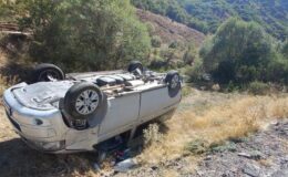 Tunceli’de otomobil ters döndü, maddi hasar oluştu