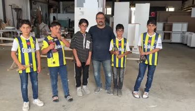 Türkiye’nin ilk beşizleri babalarının marangozhanesinde çalışıyor