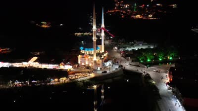 Uzungöl, gece manzarasıyla ziyaretçilerini büyülüyor